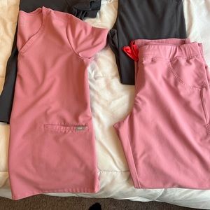 FIGS Women’s scrubs